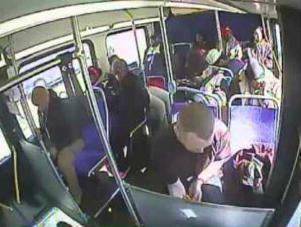 Наркоман «под кайфом» в автобусе до ужаса напугал пассажирку