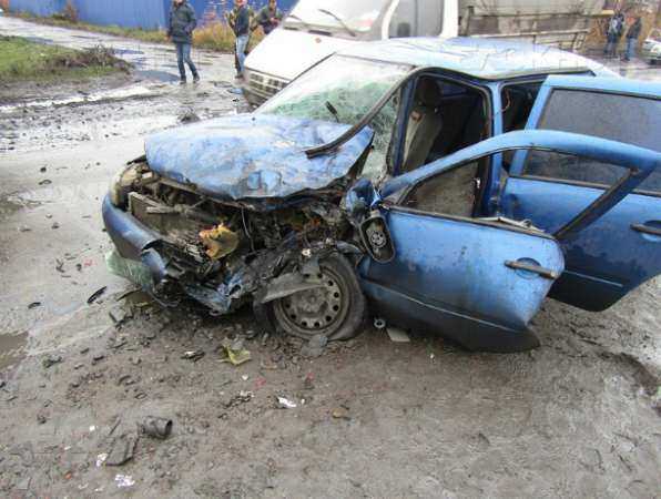 Молодой водитель легковушки погиб в жутком лобовом ДТП с самосвалом в Ростовской области