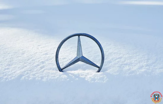 На территории бывшего российского завода Mercedes-Benz обнаружили сотни новых китайских машин — что это за модели?