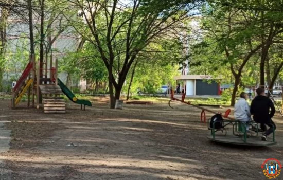 На плохое состояние детской площадки пожаловались Ростовчане
