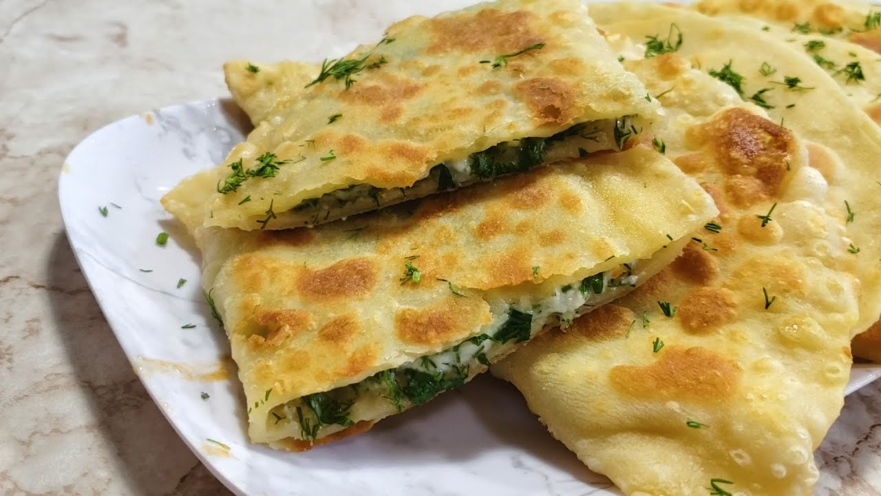 Лепешки из тонкого лаваша с сыром и зеленью