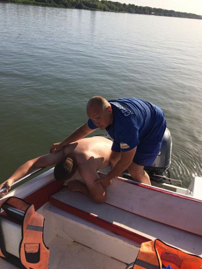 Чуть не утонул: на реке Дон сегодня спасли мужчину, которому в воде свело ногу