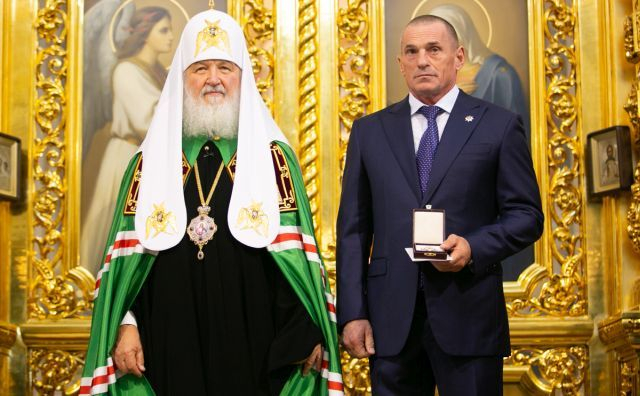 Гендиректор ГК «ЮгСтройИнвест» Юрий Иванов получил из рук патриарха Кирилла высокую награду