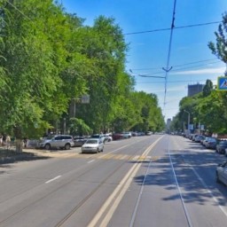 В центре Ростова водитель на ВАЗе сбил двух девочек и скрылся