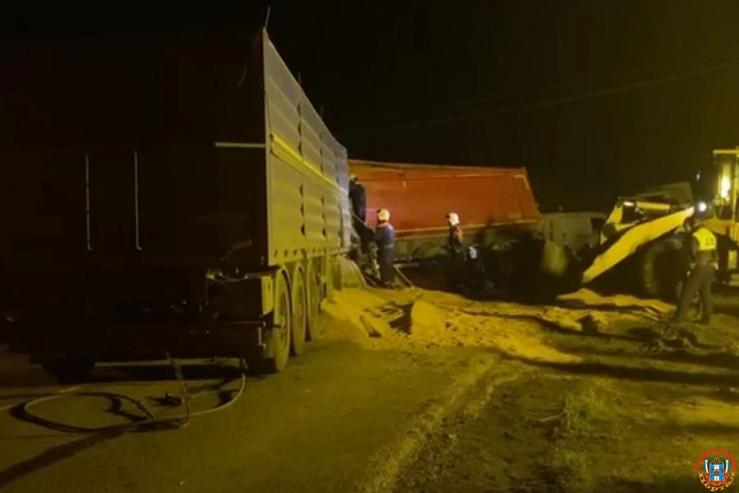 В Ростовской области водитель грузовика погиб в загоревшейся после ДТП кабине