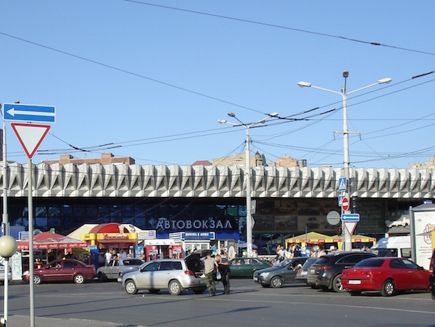 Главный автовокзал перестал продавать билеты на рейсы перевозчиков, оказавшихся в «черном списке» Главный автовокзал перестал продавать билеты на рейсы перевозчиков, оказавшихся в «черном списке»
