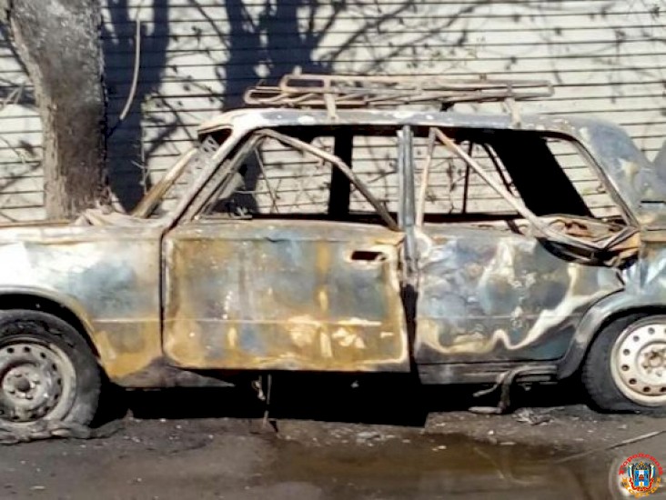 В Батайске дотла сгорел ВАЗ