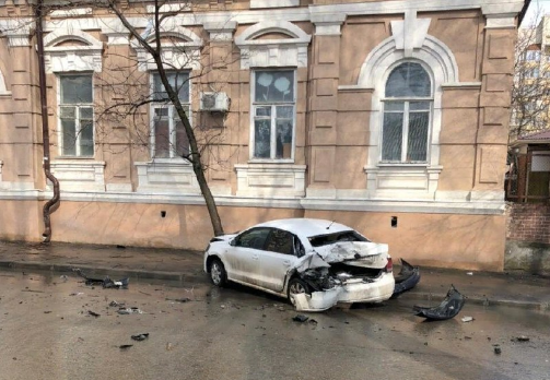 Водитель-новичок на иномарке попал в тройное ДТП в Ростове