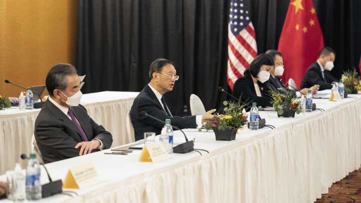 После встречи делегаций КНР и США обвинили друг друга в неуважении