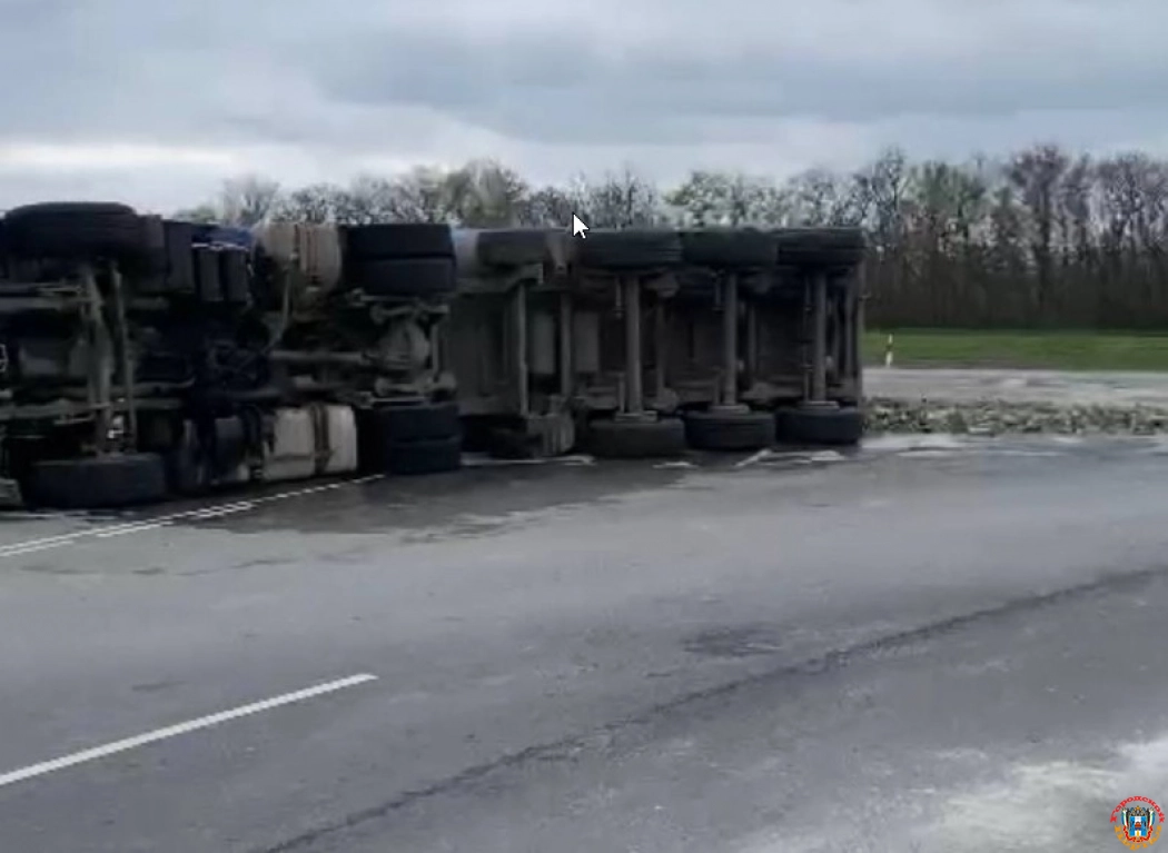Водитель грузовика умер за рулем от сердечного приступа в Ростовской области
