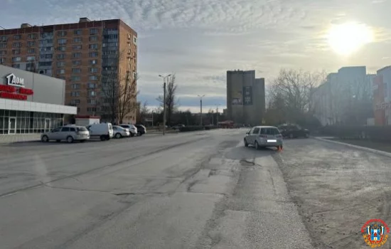 69-летняя женщина попала под колеса автомобиля