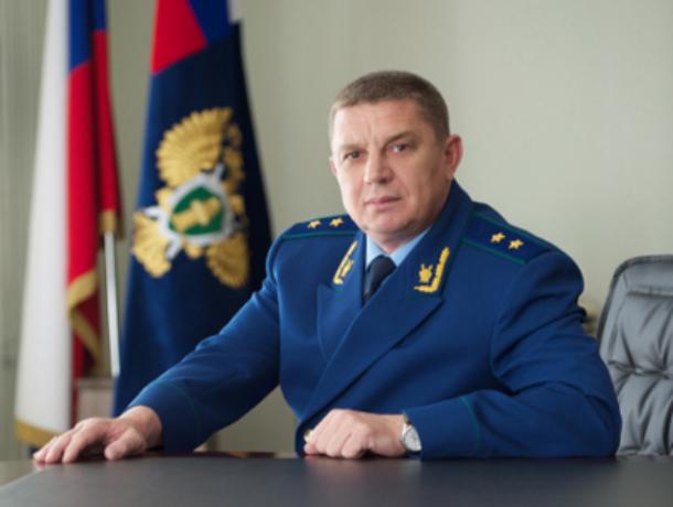 Главный прокурор Ростовской области зарабатывает в три раза меньше своего подчиненного из Батайска