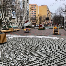 Депутат Сергей Смирнов проинспектировал качество благоустроительных работ во дворах 26-го округа