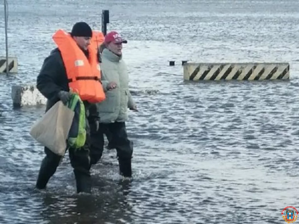 Жителей Ростовской области эвакуируют из зоны подтоплений