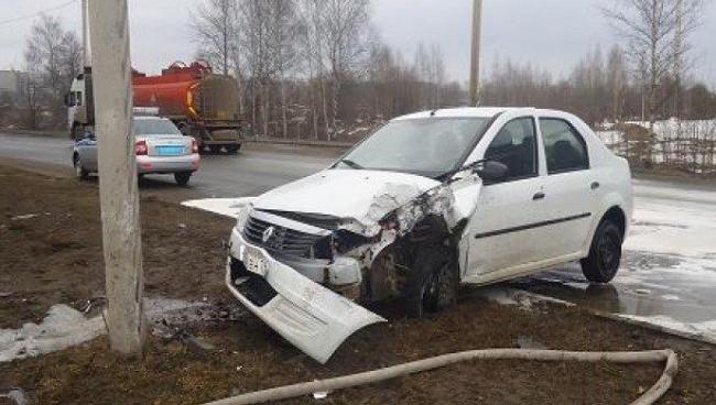 В Ростове 18-летний парень врезался в столб на угнанной машине