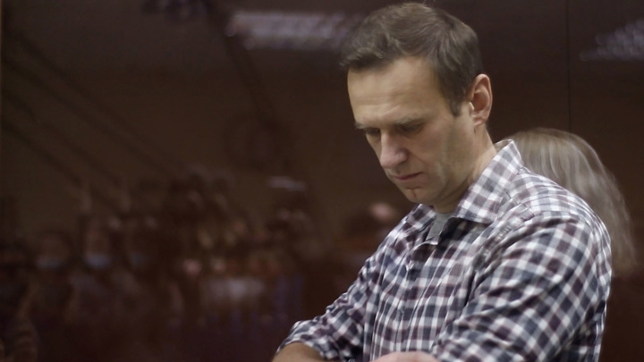 Ряд региональных депутатов обратились к Путину по поводу Навального