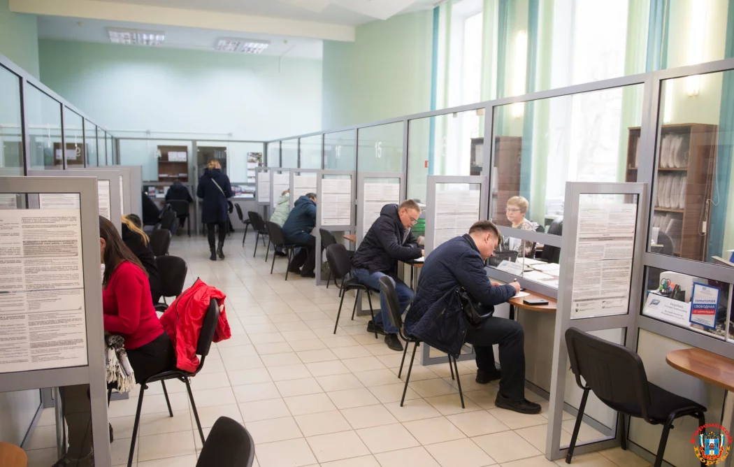 Сколько платит безработным или какие профессии предлагает дончанам центр занятости