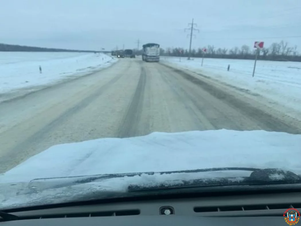 Водители Ростовской области пожаловались на скользкую дорогу