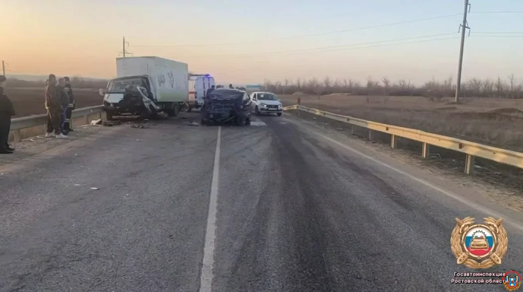 Лобовой маневр через &laquo;сплошную&raquo;: на трассе под Ростовом пенсионер спровоцировал массовую аварию