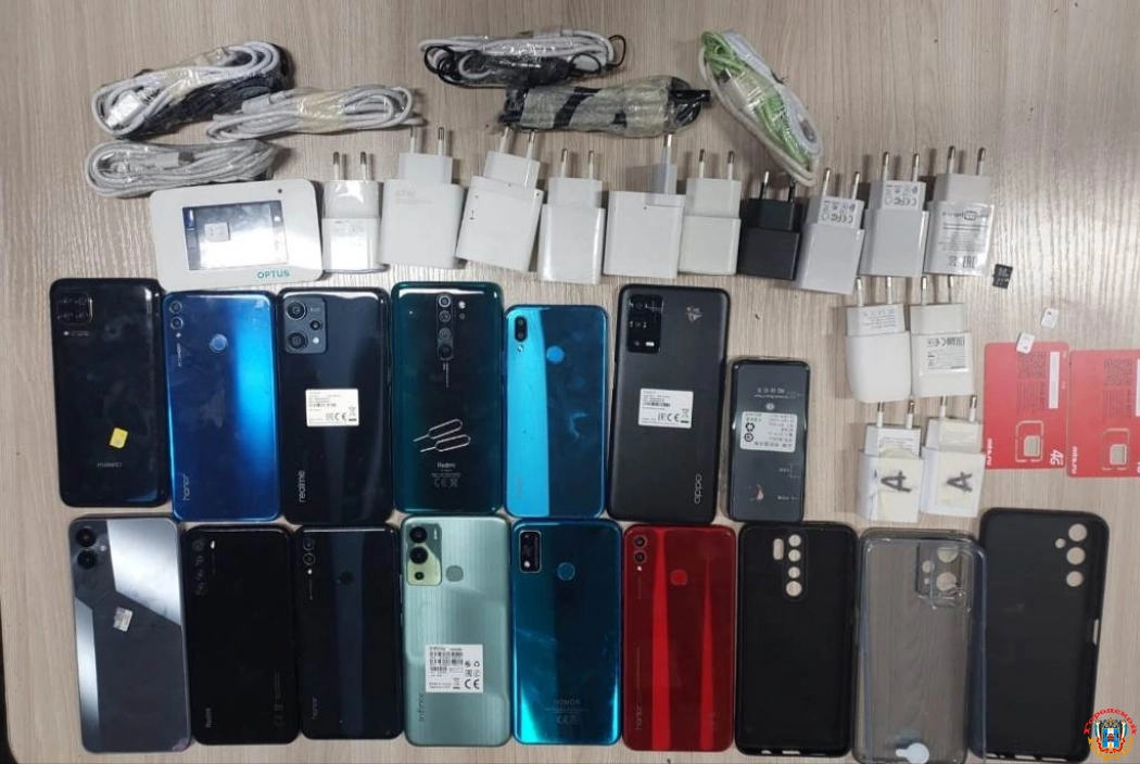 В батайскую колонию пытались пронести 12 мобильных телефонов