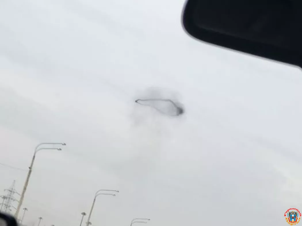 Жителей донской столицы удивило необычное дымовое кольцо над городом