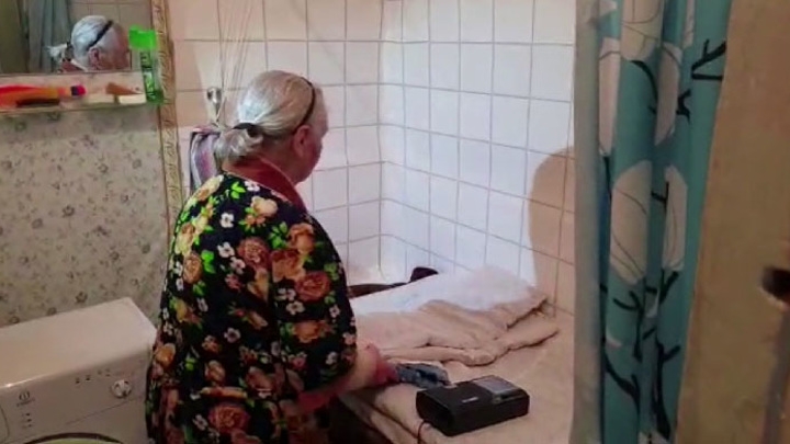 В Нижней Туре пенсионерке приходится жить в ванной
