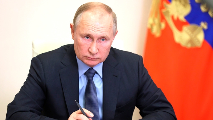 Путин наградил орденами Неелову и Розенбаума