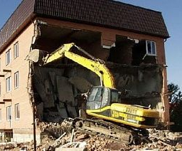 В Ростове обманутые дольщики провели пикет против сноса дома-самостроя