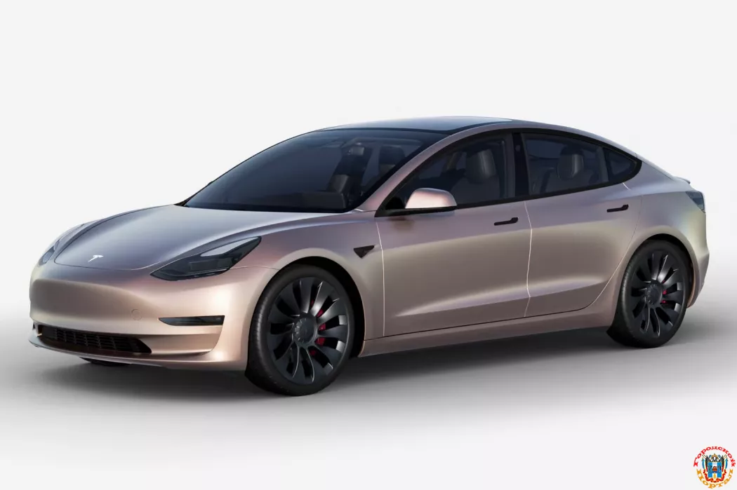 Tesla клеит на машины цветные плёнки за бешеные деньги