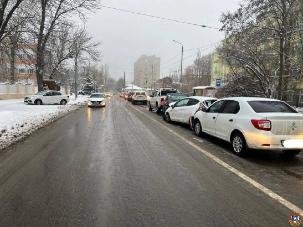 В Ростове 31-летний пассажир иномарки пострадал в массовой аварии