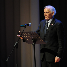 Артист Василий Лановой, летевший на концерт в Ростов, не попал на борт