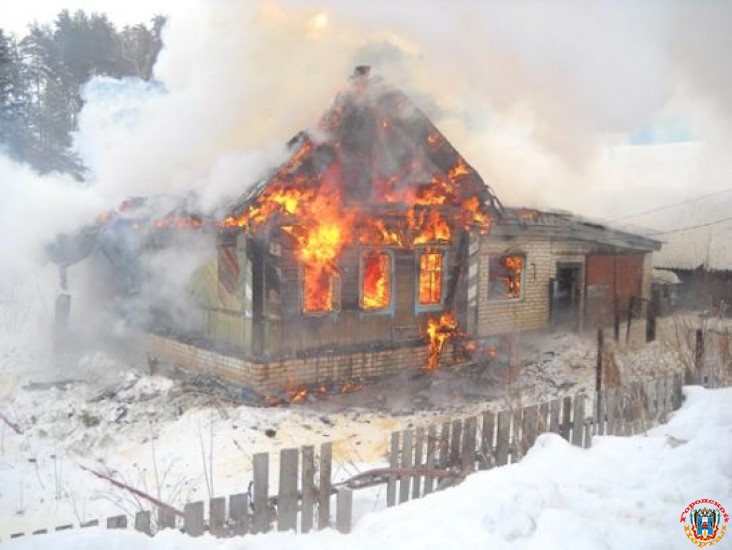 Два дома сгорели в Ростовской области: есть погибший и пострадавший