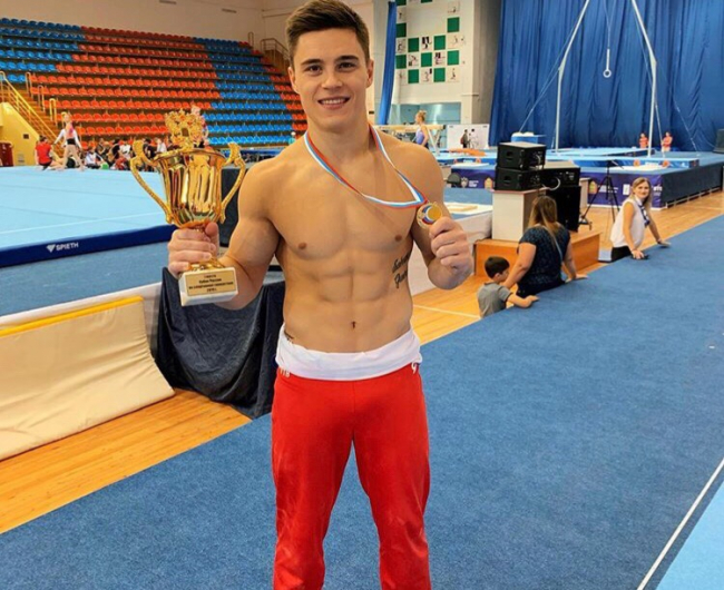 Ростовский гимнаст в составе сборной России стал чемпионом мира