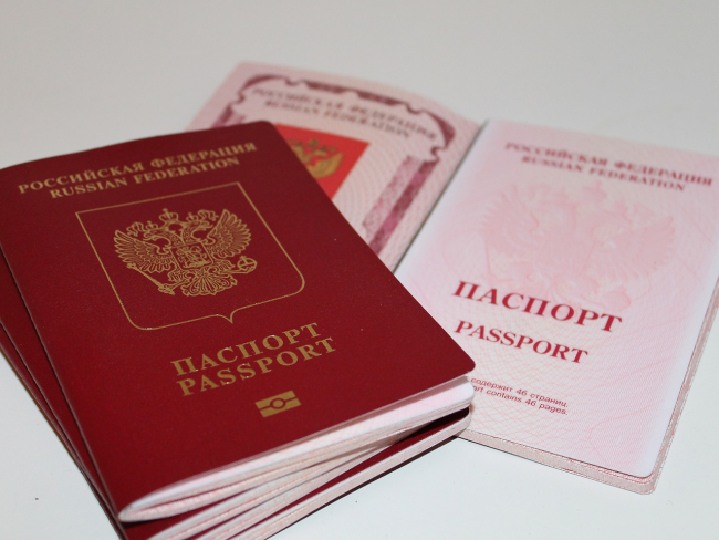 В Ростовской области осудили начальника миграционной службы за незаконную выдачу паспортов