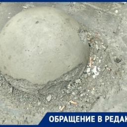 «Коррупция или халатность?»: на Станиславского разрушаются антипарковочные ограждения, установленные год назад