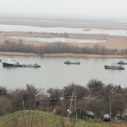 В Александровке заметили боевые корабли Каспийской флотилии