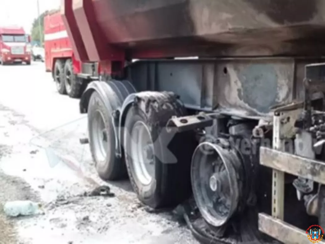 В Ростовской области на трассе М-4 «Дон» загорелась фура