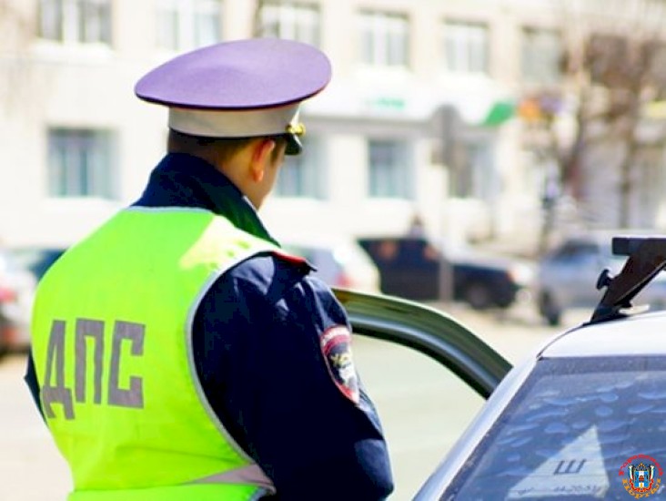 В Зверево пьяный водитель легковушки набросился на сотрудника ДПС