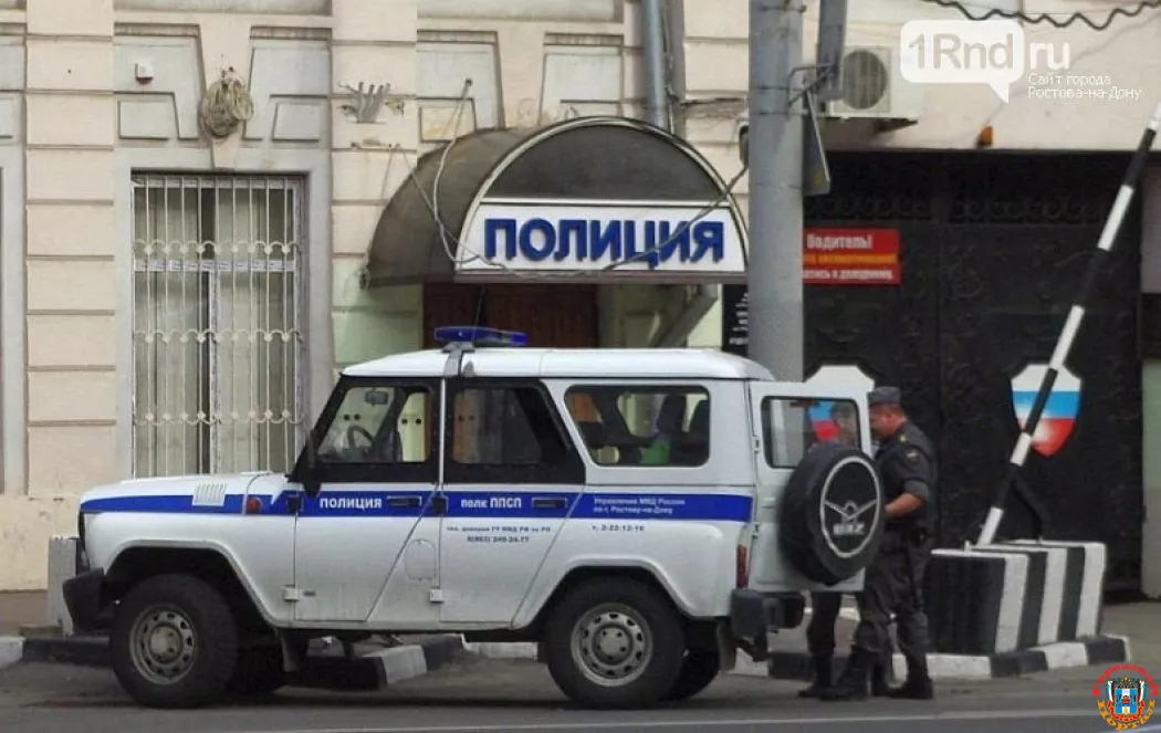 В Центре Ростова вооружённый мужчина ограбил магазин сотовых телефонов