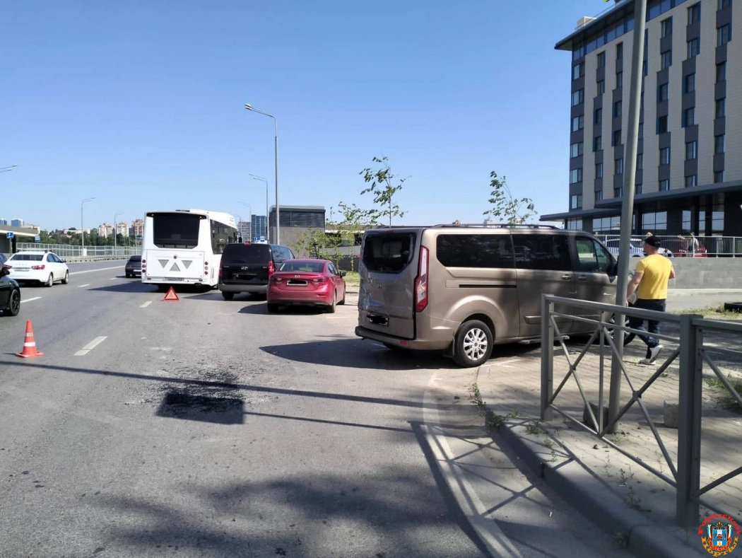 В Ростове автобус с 30 пассажирами попал в ДТП