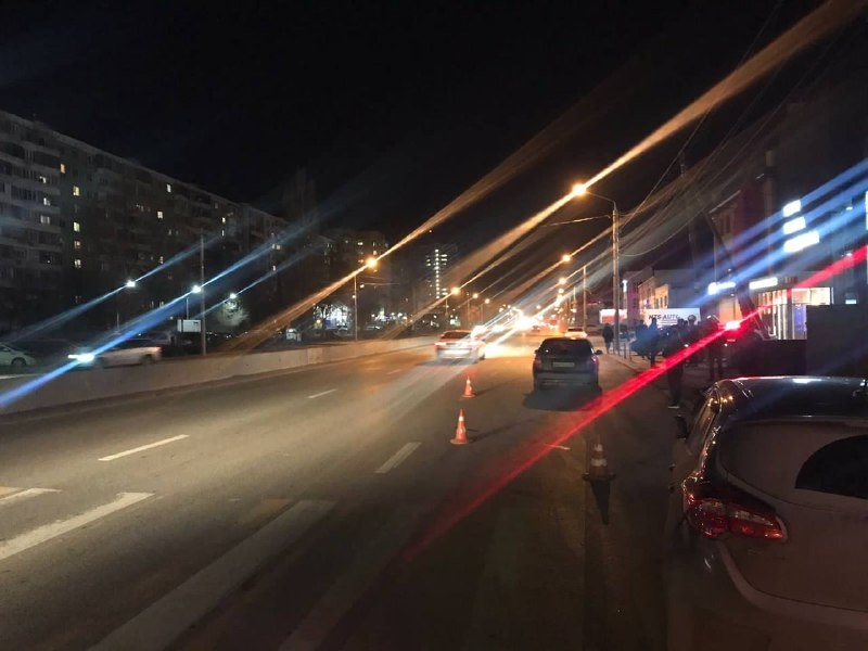 В Ростове насмерть сбили перебегавшего дорогу на Малиновского пенсионера В Ростове насмерть сбили перебегавшего дорогу на Малиновского пенсионера