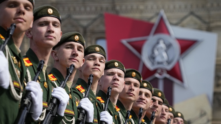 Помним и гордимся: по всей России проходят парады в честь Дня Победы