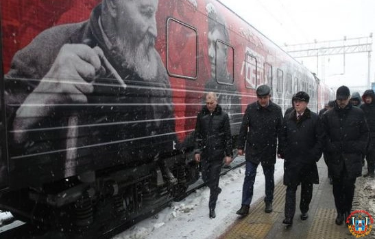 Губернатор Ростовской области 14 февраля посетил передвижную выставку-музей «Поезд Победы»