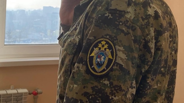 В Курске нашли хулиганов, повесивших манекен с лицом губернатора В Курске нашли хулиганов, повесивших манекен с лицом губернатора