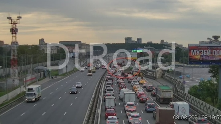 На ТТК в Москве произошла массовая авария с грузовиками