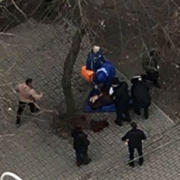 Раненный на проспекте Соколова мужчина находится в больнице в тяжелом состоянии