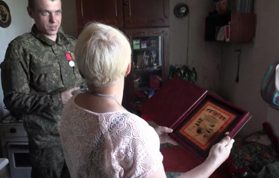 Как украинская пенсионерка спасла раненого российского танкиста