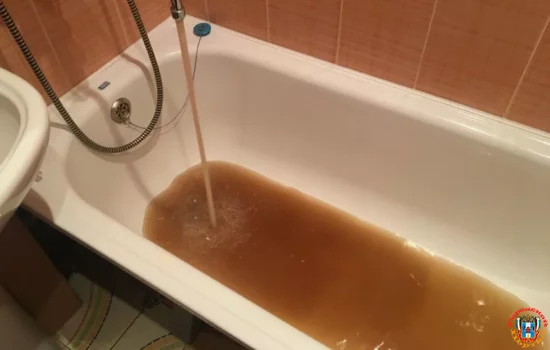 Ржавая вода течет из кранов у жителей Каменск-Шахтинский