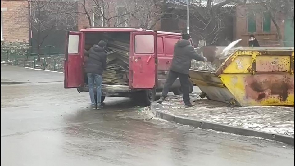 В центре Ростова пресекли незаконный сброс мусора на контейнерные площадки