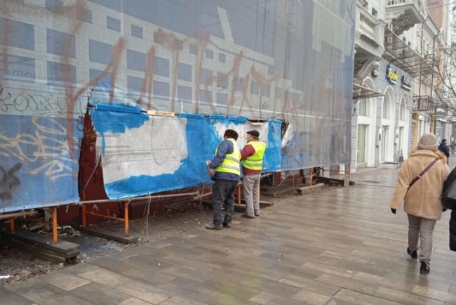 В Ростове коммунальщики оперативно закрасили граффити с Голубевым